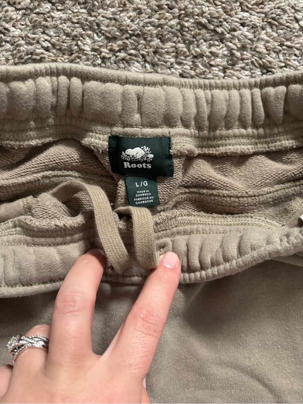 Roots women’s Quarter-Zip Sweater and shorts - Picture 3 of 4